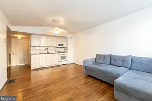 910 Mountain St, Philadelphia, PA 19148 - Photo 2