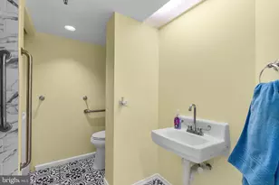 2001 Hamilton St, Philadelphia, PA 19130 - Photo 18