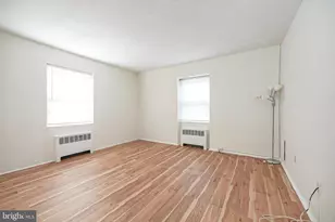 671 Franklin Pl, Philadelphia, PA 19123 - Photo 4