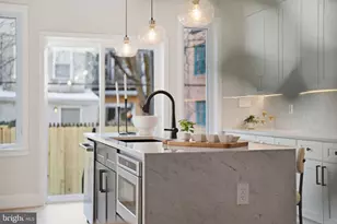 2056 Pemberton St, Philadelphia, PA 19146 - Photo 14