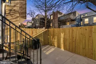 2056 Pemberton St, Philadelphia, PA 19146 - Photo 14