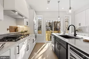 2056 Pemberton St, Philadelphia, PA 19146 - Photo 10