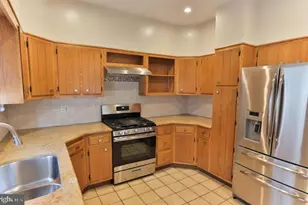 855 N 24th St, Philadelphia, PA 19130 - Photo 10