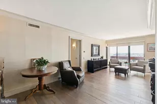 1326 Spruce St, Philadelphia, PA 19107 - Photo 4