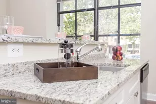 230 N 21st St, Philadelphia, PA 19103 - Photo 2