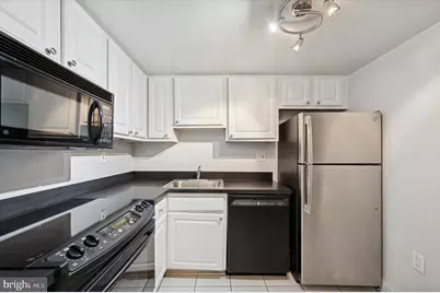 2001 Hamilton Street #1221, Philadelphia, PA 19130 - Photo 6