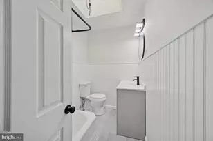 2558 S Dewey St, Philadelphia, PA 19142 - Photo 14