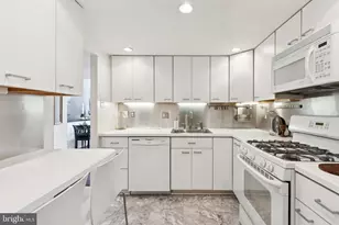 36 St James Ct, Philadelphia, PA 19106 - Photo 8