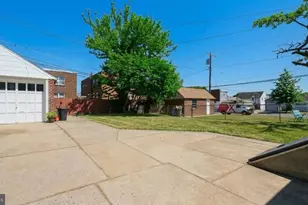 2035 Ripley St, Philadelphia, PA 19152 - Photo 4