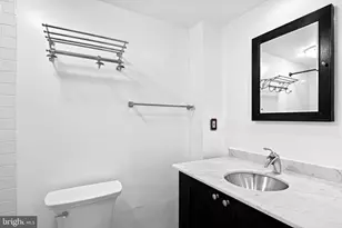 1008 Spruce St, Philadelphia, PA 19107 - Photo 16