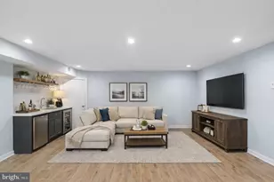 869 Corinthian Ave, Philadelphia, PA 19130 - Photo 16