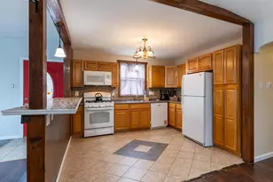 7039 Crease Ln, Philadelphia, PA 19128 - Photo 2