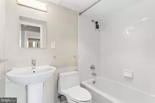 210 Locust St, Philadelphia, PA 19106 - Photo 12