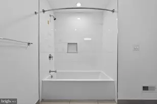 421 Wallace St, Philadelphia, PA 19123 - Photo 18