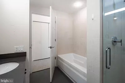 2101 Market Street #4205, Philadelphia, PA 19103 - Photo 24