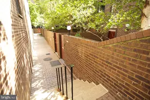 31 St James Ct, Philadelphia, PA 19106 - Photo 2