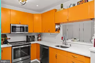 214 New St, Philadelphia, PA 19106 - Photo 6