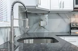 5208 Glenloch St, Philadelphia, PA 19124 - Photo 8