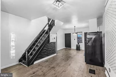 811 W Schiller Street, Philadelphia, PA 19140 - Photo 2