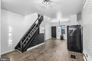 811 W Schiller St, Philadelphia, PA 19140 - Photo 2