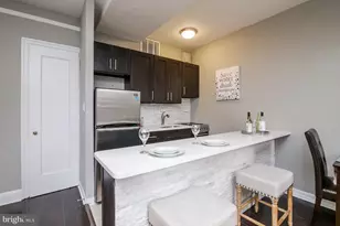 2031 Locust St, Philadelphia, PA 19103 - Photo 4