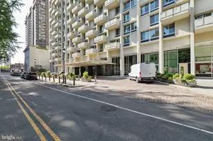 604 S Washington Square, Philadelphia, PA 19106 - Photo 1