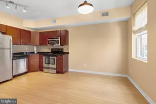 909 N 19th St, Philadelphia, PA 19130 - Photo 16