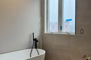 909 Emily St, Philadelphia, PA 19148 - Photo 8