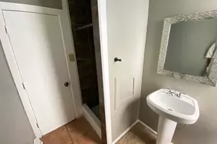 635 W York St, Philadelphia, PA 19133 - Photo 16