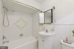 2126 St James Pl, Philadelphia, PA 19103 - Photo 30