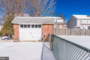 913 Afton St, Philadelphia, PA 19111 - Photo 6