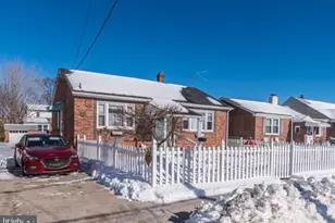 913 Afton St, Philadelphia, PA 19111 - Photo 4