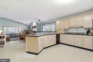 2817 Winchester Ave, Philadelphia, PA 19136 - Photo 14