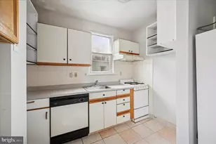 859 N 21st St, Philadelphia, PA 19130 - Photo 12