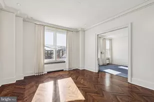 237 S 18th St, Philadelphia, PA 19103 - Photo 2