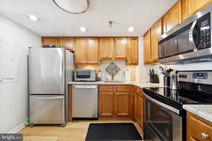 2001 Hamilton St, Philadelphia, PA 19130 - Photo 4