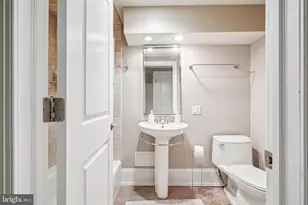 913 N Lawrence St, Philadelphia, PA 19123 - Photo 30