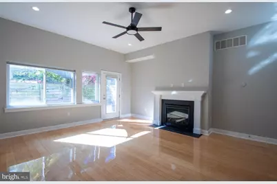 2304 E Sergeant Street, Philadelphia, PA 19125 - Photo 14