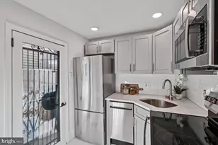 2432 Madison Square, Philadelphia, PA 19146 - Photo 12