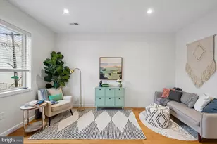 2555 Carpenter St, Philadelphia, PA 19146 - Photo 2