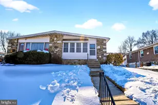 233 Dimarco Dr, Philadelphia, PA 19154 - Photo 2