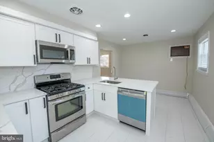 1018 Hoffnagle Pl, Philadelphia, PA 19111 - Photo 14