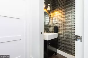 805 N Lecount St, Philadelphia, PA 19130 - Photo 38