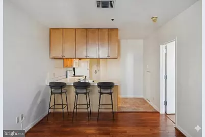 1100 Vine Street #402, Philadelphia, PA 19107 - Photo 4