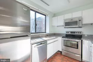 327 Monroe St, Philadelphia, PA 19147 - Photo 10