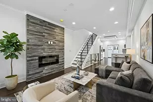 1327 S Hollywood St, Philadelphia, PA 19146 - Photo 2