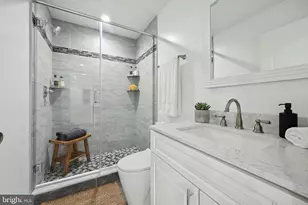 1327 S Hollywood St, Philadelphia, PA 19146 - Photo 8