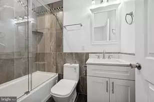 1327 S Hollywood St, Philadelphia, PA 19146 - Photo 16