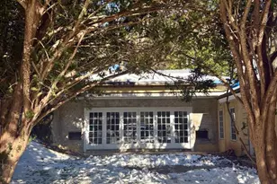 7615 St Martins Ln, Philadelphia, PA 19118 - Photo 2