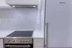 2111 Green St, Philadelphia, PA 19130 - Photo 4